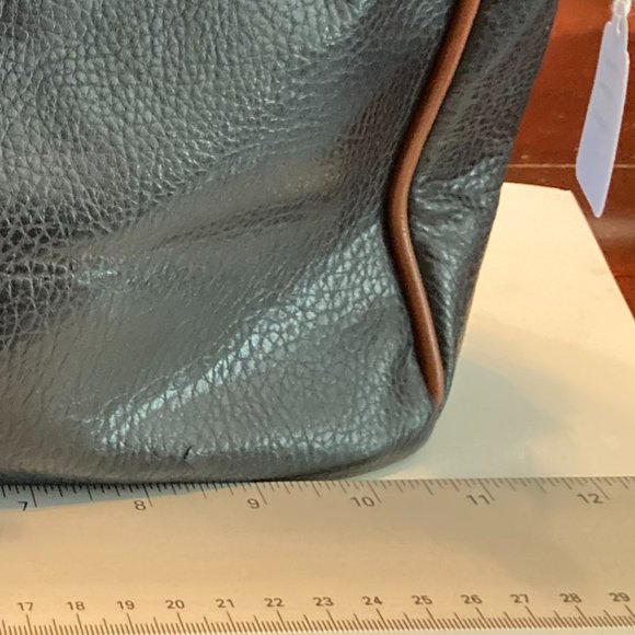 Like-new Oggi Domani green faux leather cross-body purse - Picture 5 of 15